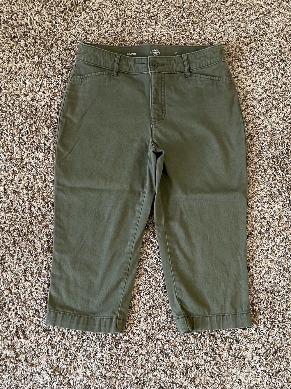 St. John's Bay Women's Size 2 Capri Pants Trousers Olive Green Mid-Rise Pockets